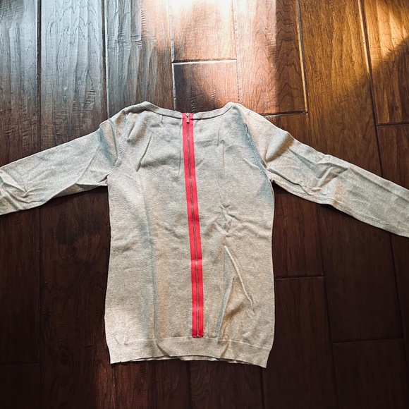 Banana Republic Gray Sweater with Pink Accent - Picture 3 of 6